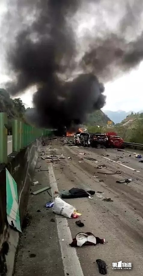 19车相撞起火22人伤亡，清连高速阳山路段惨烈事故
